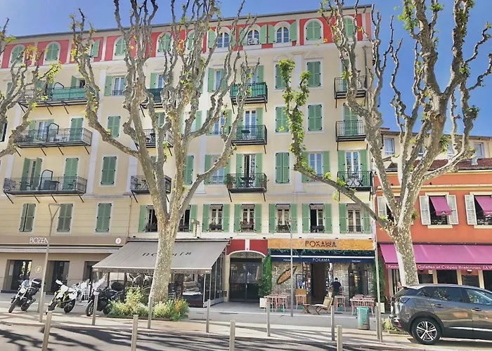 Place Grimaldi, Close To Beach And Restaurants, With Balcony