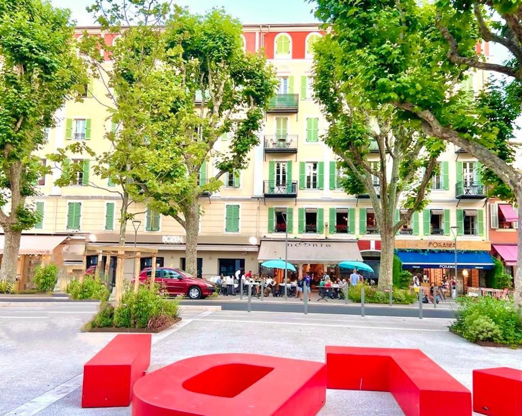 Place Grimaldi, Close To And Restaurants, With Balcony * Niza