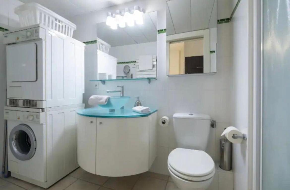 Place Grimaldi, Close To And Restaurants, With Balcony Apartamento