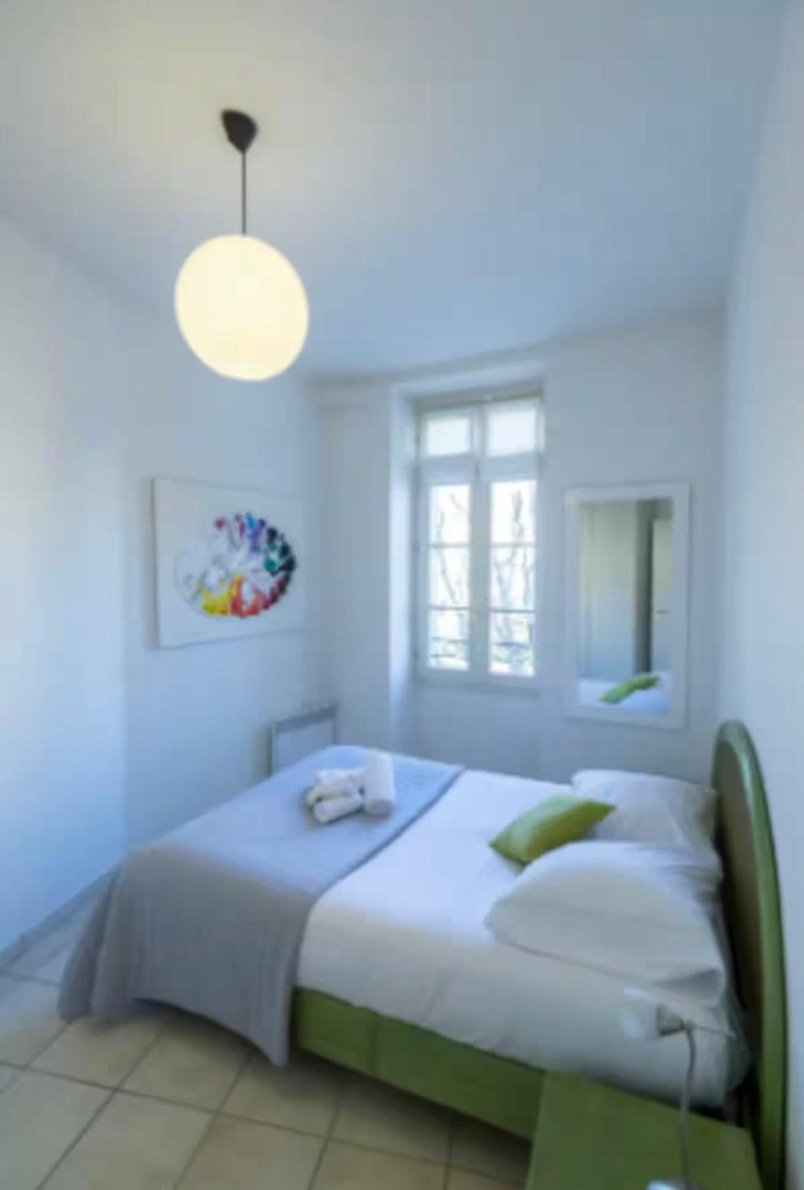 Place Grimaldi, Close To And Restaurants, With Balcony Apartamento *