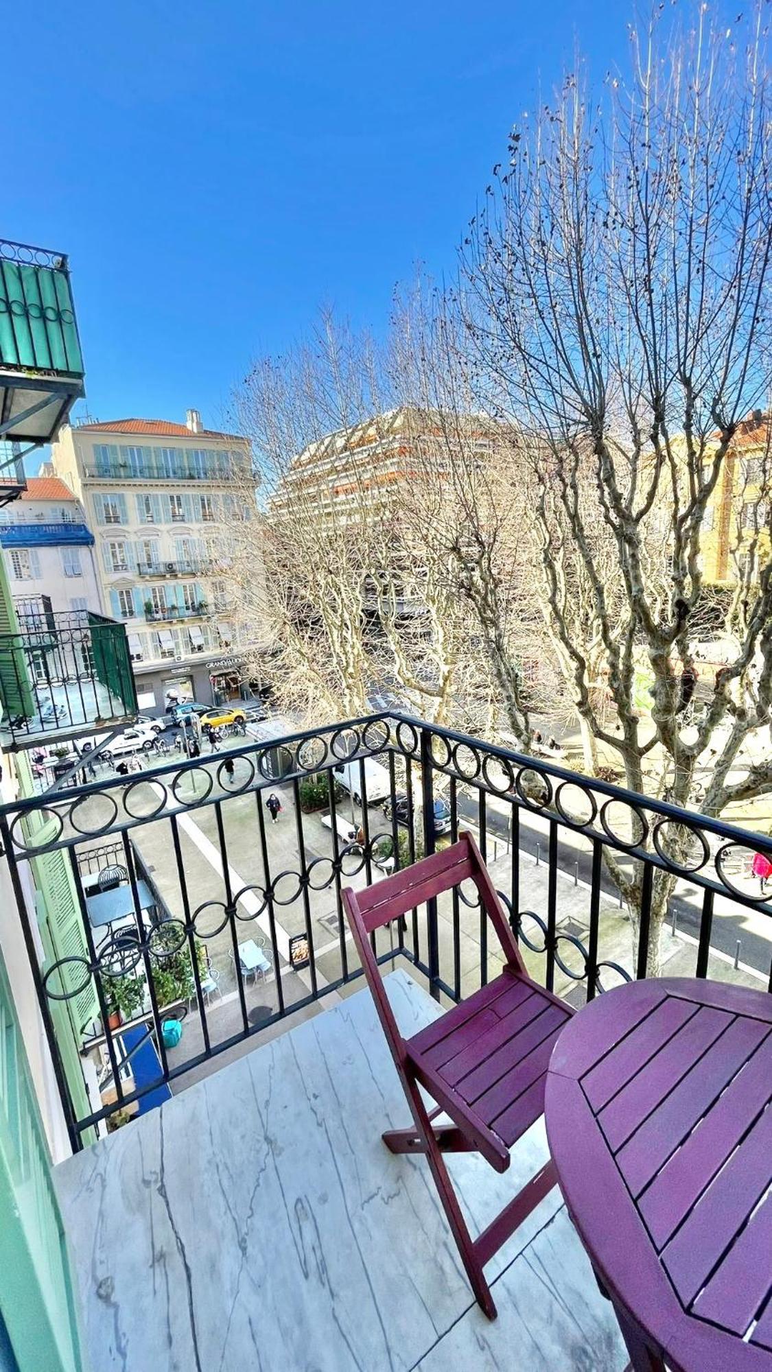 Place Grimaldi, Close To And Restaurants, With Balcony * Niza