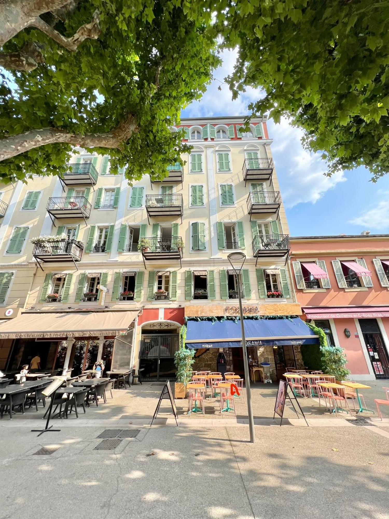 Place Grimaldi, Close To And Restaurants, With Balcony Apartamento